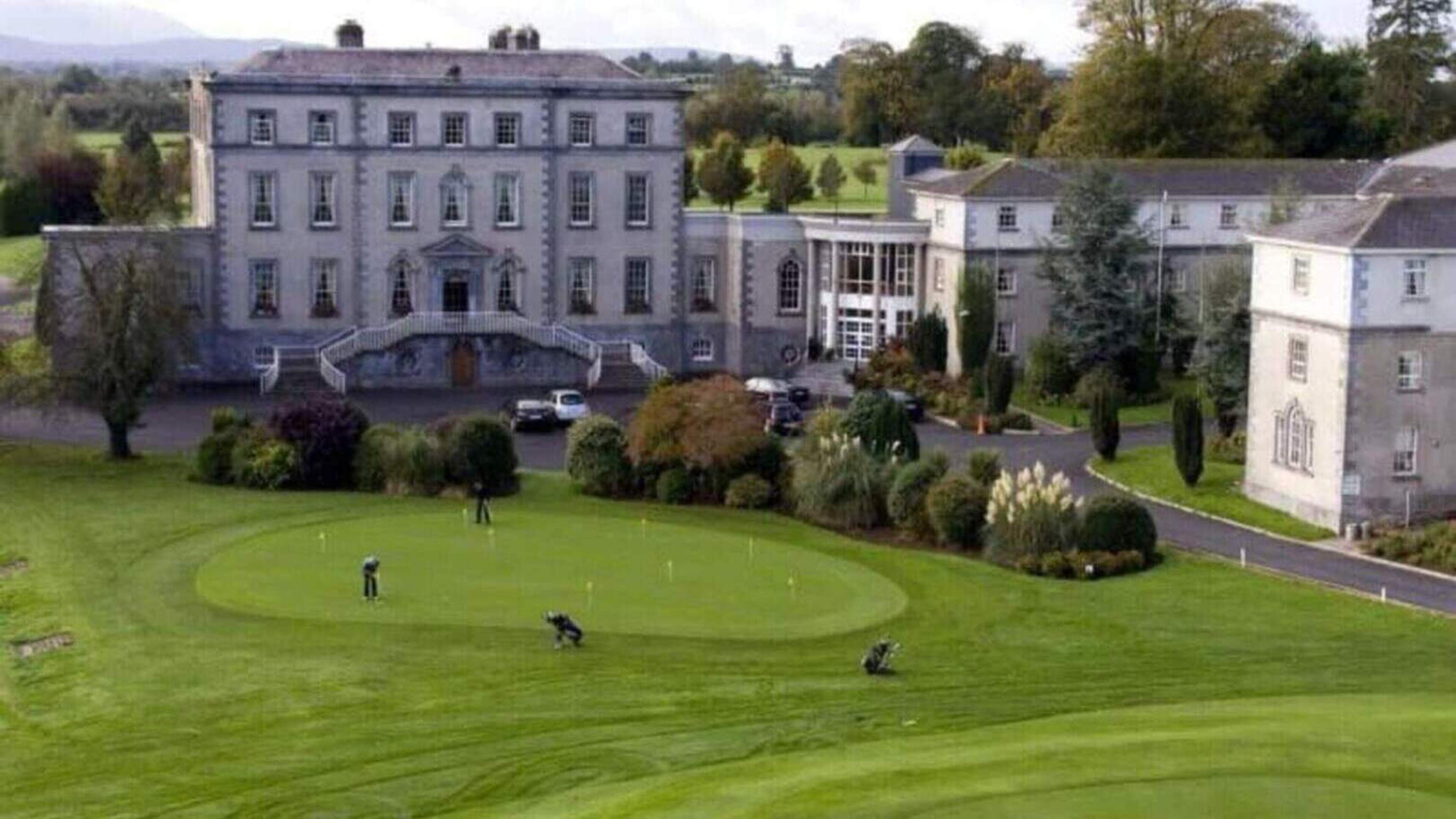 Tipperary's Dundrum House Hotel ordered to cease operating as an IPAS centre